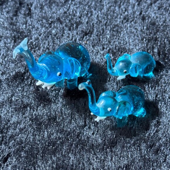 Miniature Blue Glass Elephant Figurine Set Of 3 Collectible Decor - Picture 1 of 7
